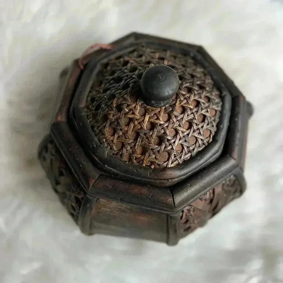 Vintage Woven Octagonal Wooden Trinket Box with Lid - Handcrafted, Made in China - Picture 6 of 8
